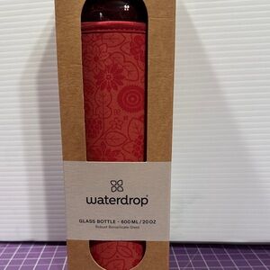 Waterdrop Robust Borosilicate Glass bottle in limited edition Blackberry